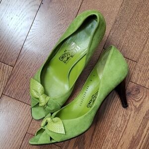 𝅺SALVATORE FERRAGAMO open toe heels.